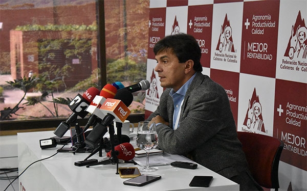 Congreso americano avalar&iacute;a ayudas para los cafeteros: V&eacute;lez Vallejo