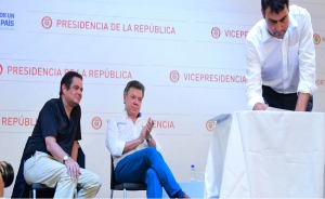 Gobierno firma contrato para construcci&oacute;n de autopista que conecta con Urab&aacute;