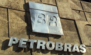Trabajadores de Petrobras inician protestas por temor a una privatizaci&oacute;n