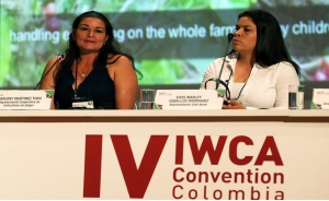 Las mujeres cafeteras luchan contra la discriminaci&oacute;n en la industria