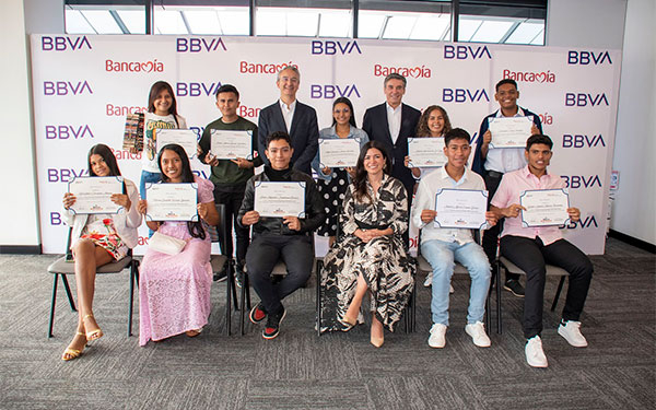 BBVA y Bancam&iacute;a retoman programa de becas Transformando Realidades