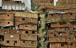 Tributaria, favor a los ricos con factura a pobres y clase media: Sarmiento