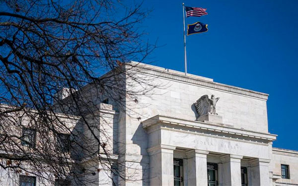 Reserva Federal sube tasas de inter&eacute;s en 25 puntos