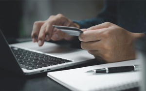 Colombianos gastan cerca de $166.678 en compras online por Amor y Amistad
