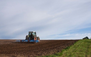Tributaria de Carrasquilla arrasar&iacute;a con el campo: Mej&iacute;a L&oacute;pez