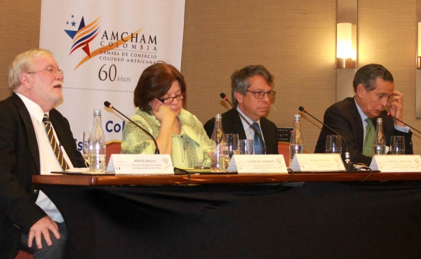 Colombia entre la competencia feroz del TLC, la corrupci&oacute;n y el narco: Bagley