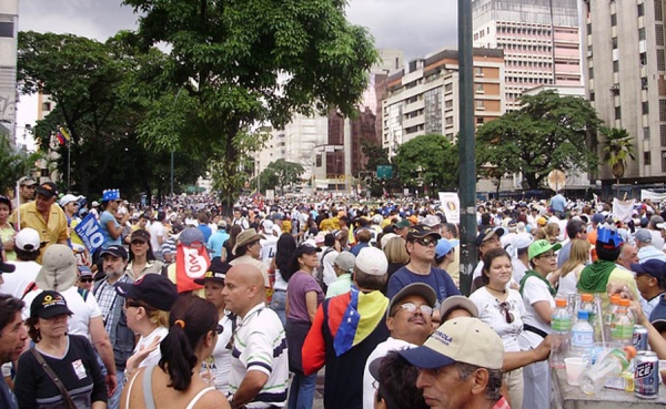 &ldquo;Hermandad binacional no puede caer en las garras de los buitres de la guerra&rdquo;