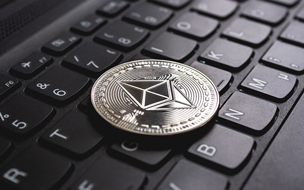 Estudio dice que 78% de colombianos quieren regulaci&oacute;n de las criptomonedas