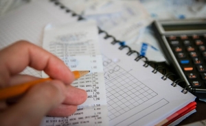 La esperanza de progreso de miles de colombianos pobres se guarda en cofres