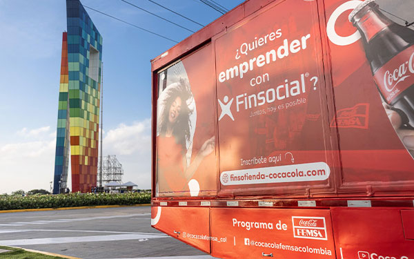 Finsotienda de Finsocial y Coca-Cola FEMSA llegan a 3.500 familias