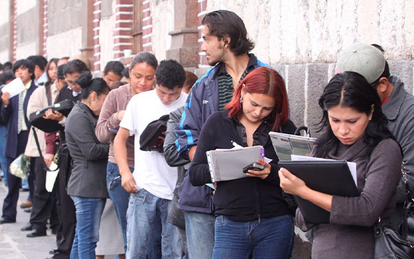 Baja desempleo: A&uacute;n hay 1,9 millones de personas cesantes