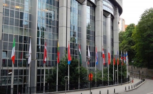 UE y Ucrania firman memorando para empezar entrega de ayuda de 1.800 millones