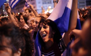 Incidentes entre polic&iacute;a y manifestantes en protesta por acuerdo en Atenas