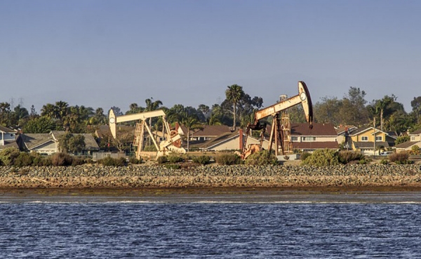 Cautela internacional e incremento en el petr&oacute;leo ayudan a Colombia