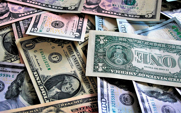 Ca&iacute;da del d&oacute;lar, inminente impacto en turismo