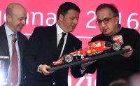 Ferrari se ti&ntilde;e de rojo en su debut en la Bolsa de Mil&aacute;n